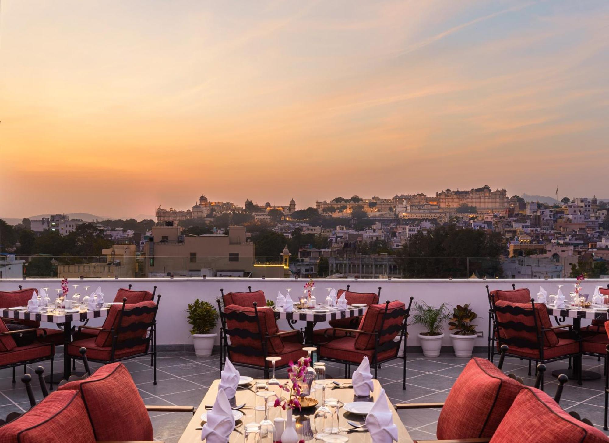 Chunda Haveli Hotel Udaipur Exterior photo